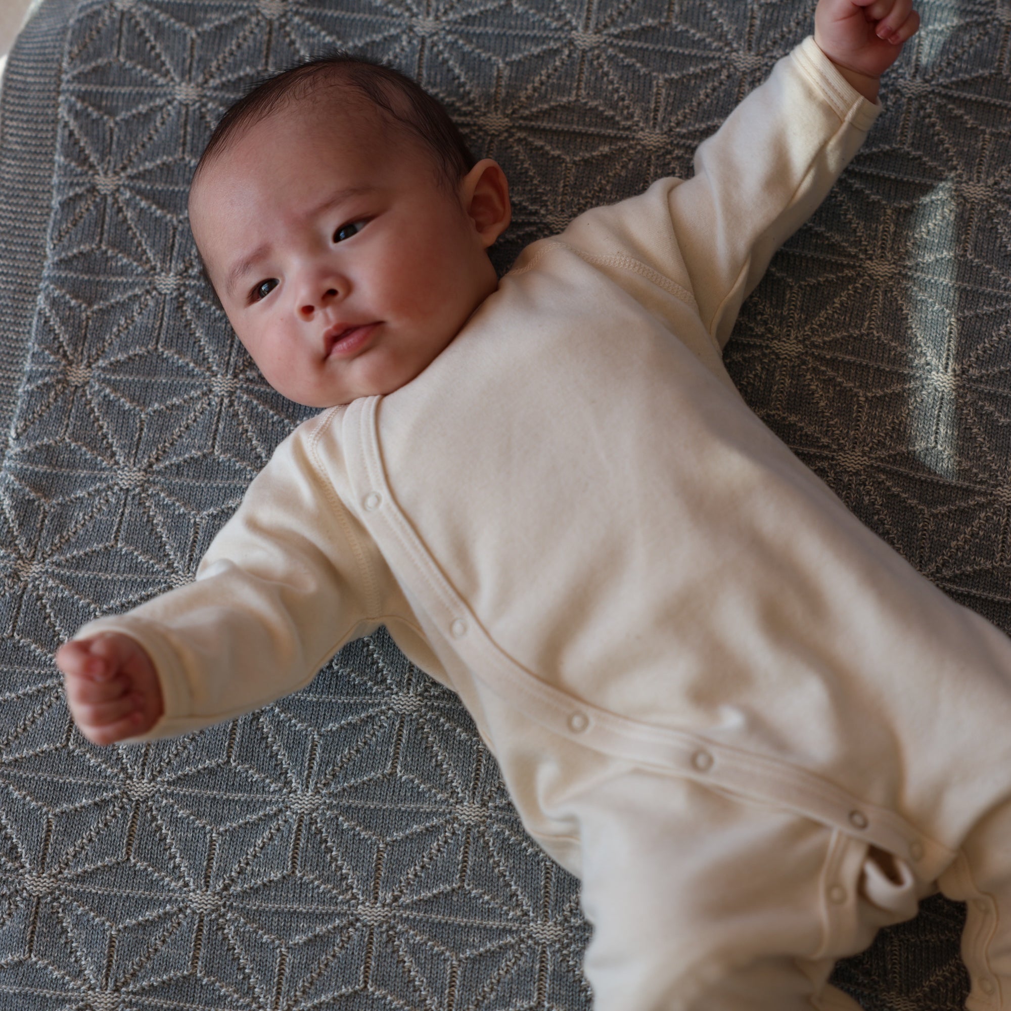 麻の葉柄ニットアフガンリバーシブル(紺青×生成)