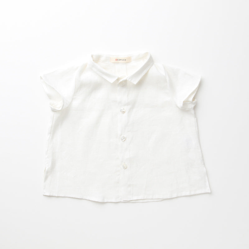 麻の襟付きシャツ