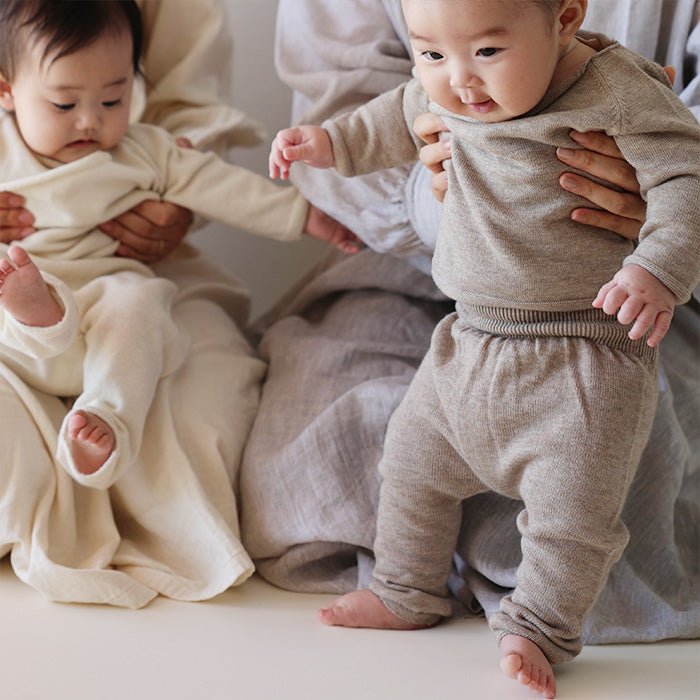 カシミヤ×シルク×コットン 縫い目のないパンツ(ブラウン)