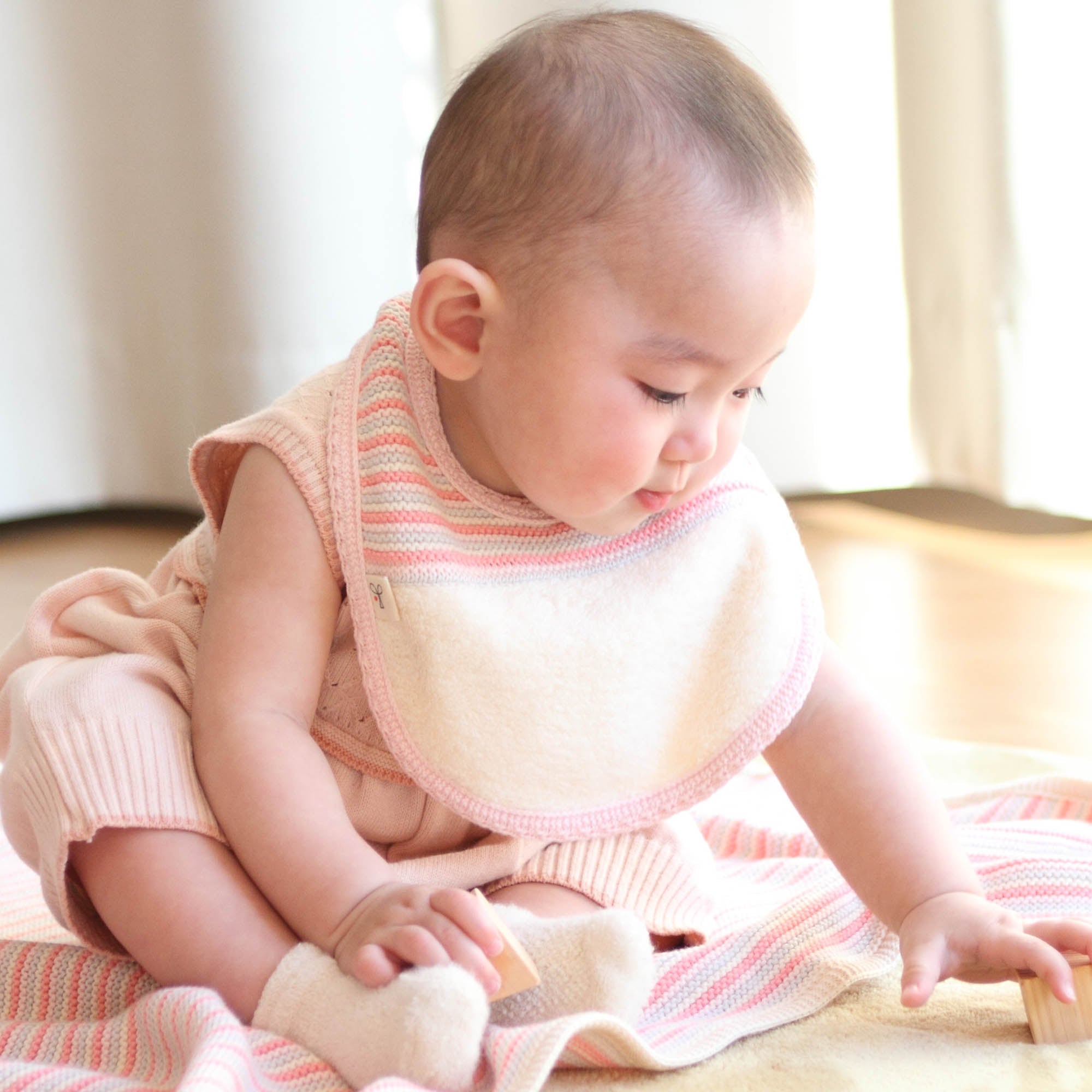 ボーダーニット&ふんわりパイルのスタイ(ピンク系)