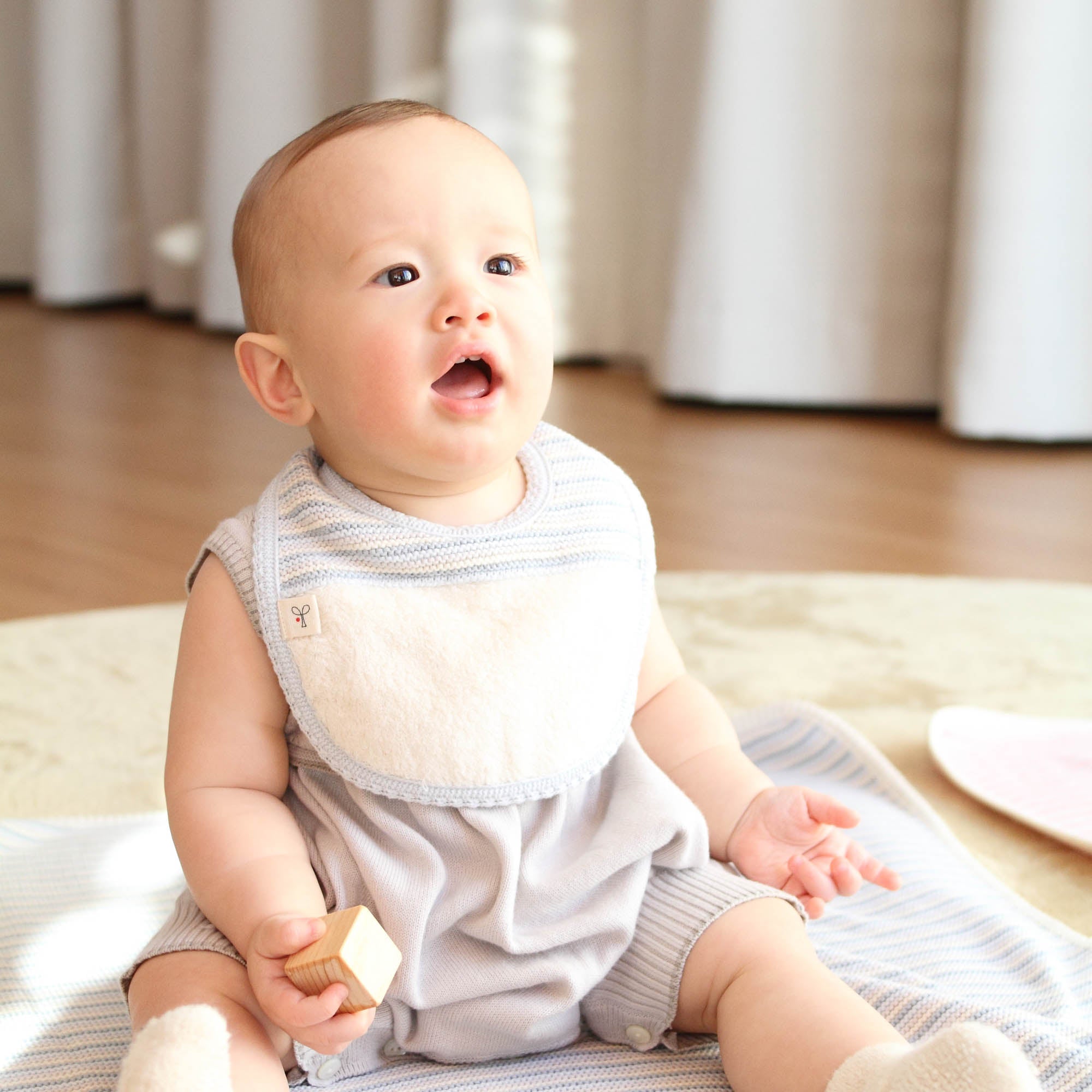 ボーダーニット&ふんわりパイルのスタイ(ブルー系)