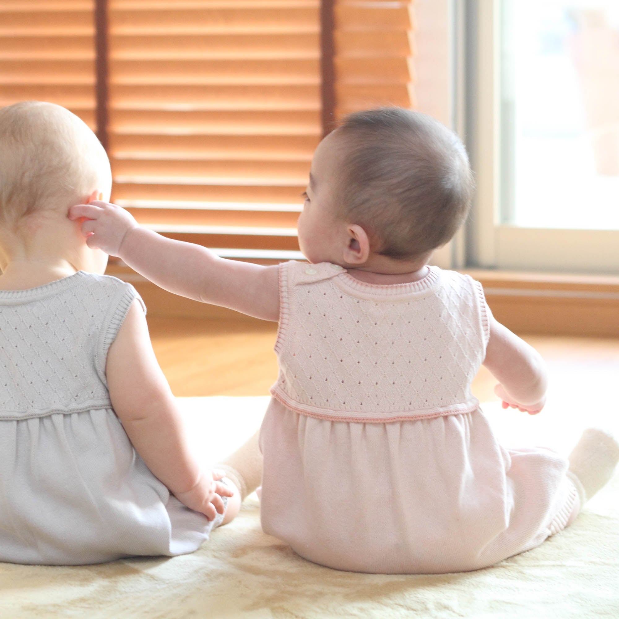 スモッキングロンパース(さくらねずみ)