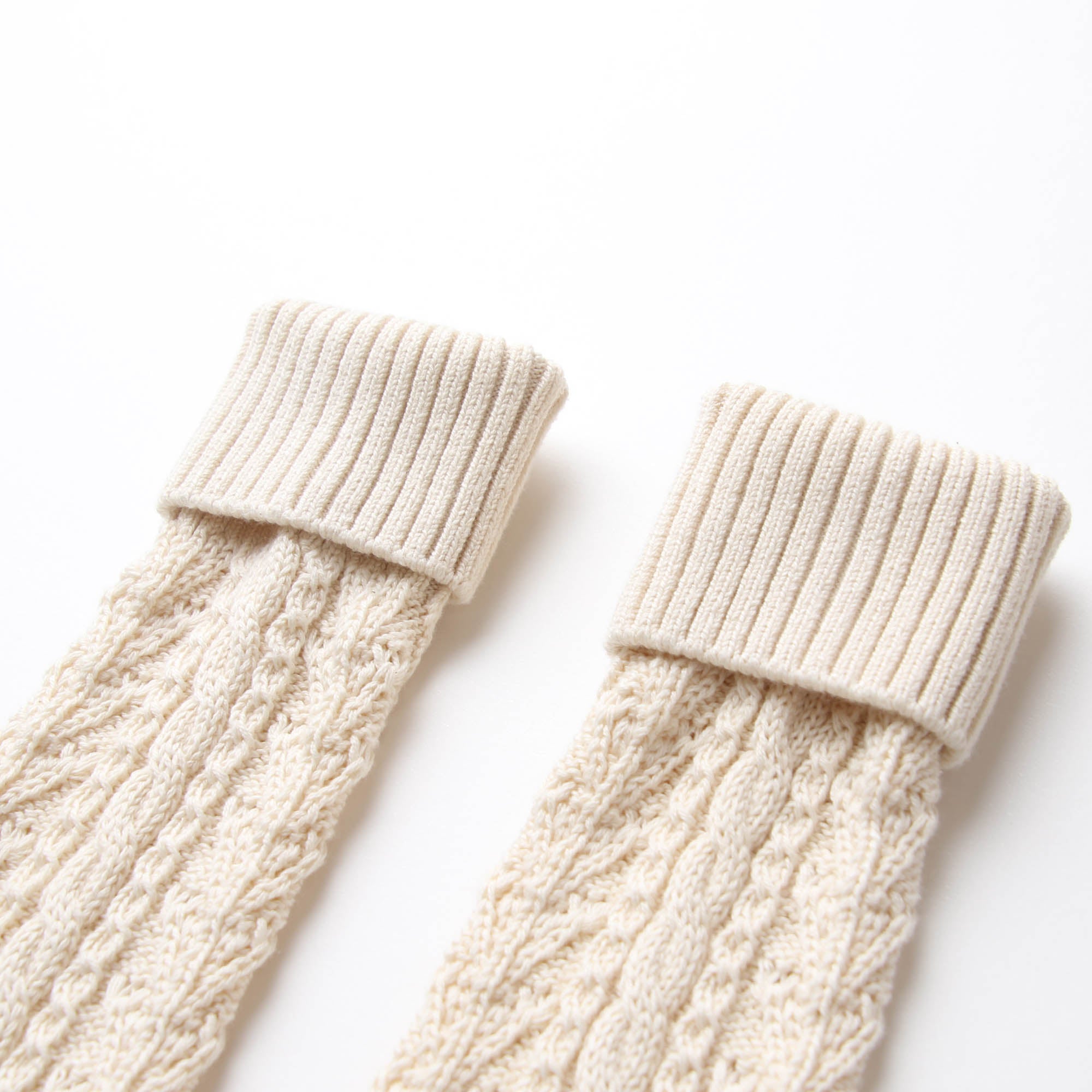 ケーブル編みレッグウォーマー(生成)