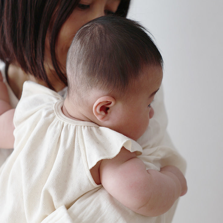 フリル袖ロンパース