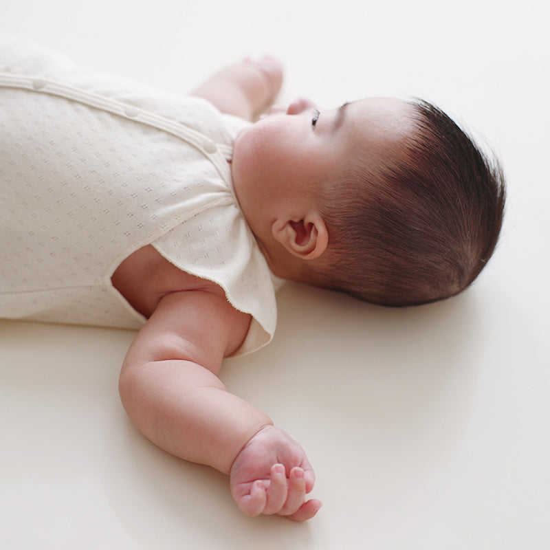 フリル袖ロンパース