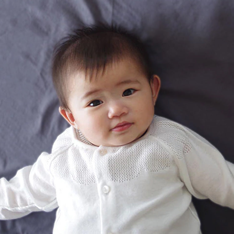 衿透かし柄ラグランカーディガン（ホワイト）