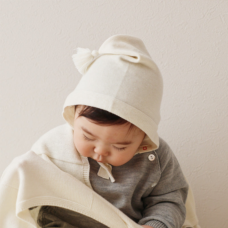 カシミヤ×シルク×コットン あご紐付き帽子（アイボリー）