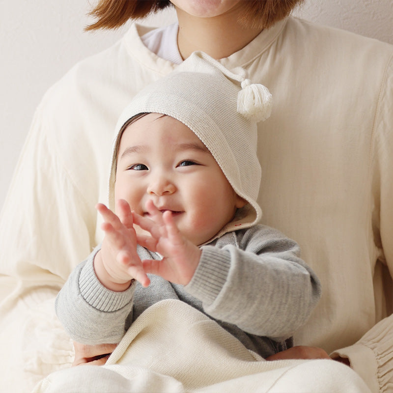 カシミヤ×シルク×コットン あご紐付き帽子（アイボリー）