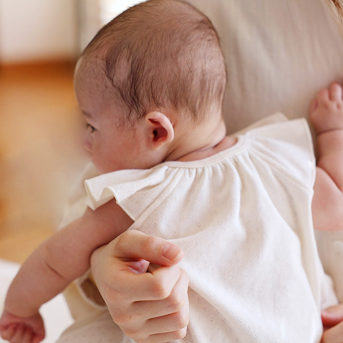 フリル袖ロンパース